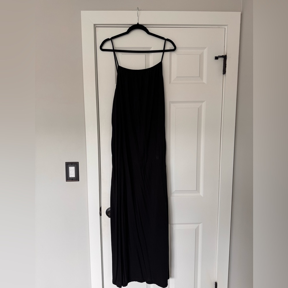 Women’s NWT H&M Maxi Dress in “Black” Size Large🖤